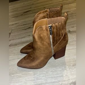 BRAND NEW SIZE 10 BOOTS